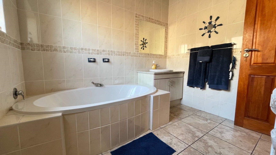6 Bedroom Property for Sale in Hartenbos Heuwels Western Cape